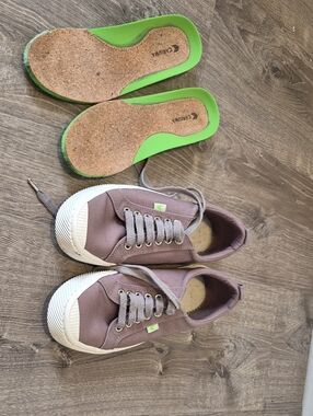 Cariuma Lavender Canvas Sneaker with White Sole